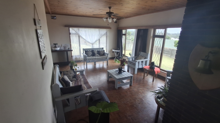 3 Bedroom Property for Sale in Uvongo KwaZulu-Natal