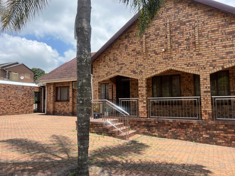 4 Bedroom Property for Sale in Regency Park KwaZulu-Natal