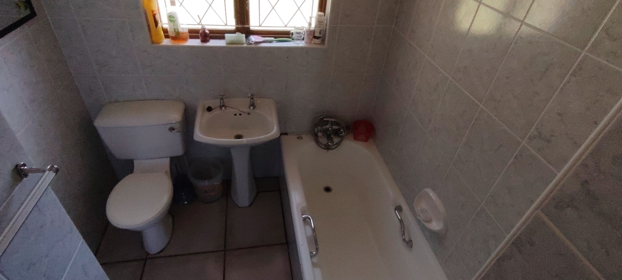 3 Bedroom Property for Sale in Uvongo KwaZulu-Natal