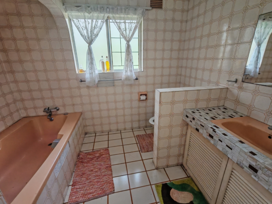 4 Bedroom Property for Sale in Cowies Hill KwaZulu-Natal