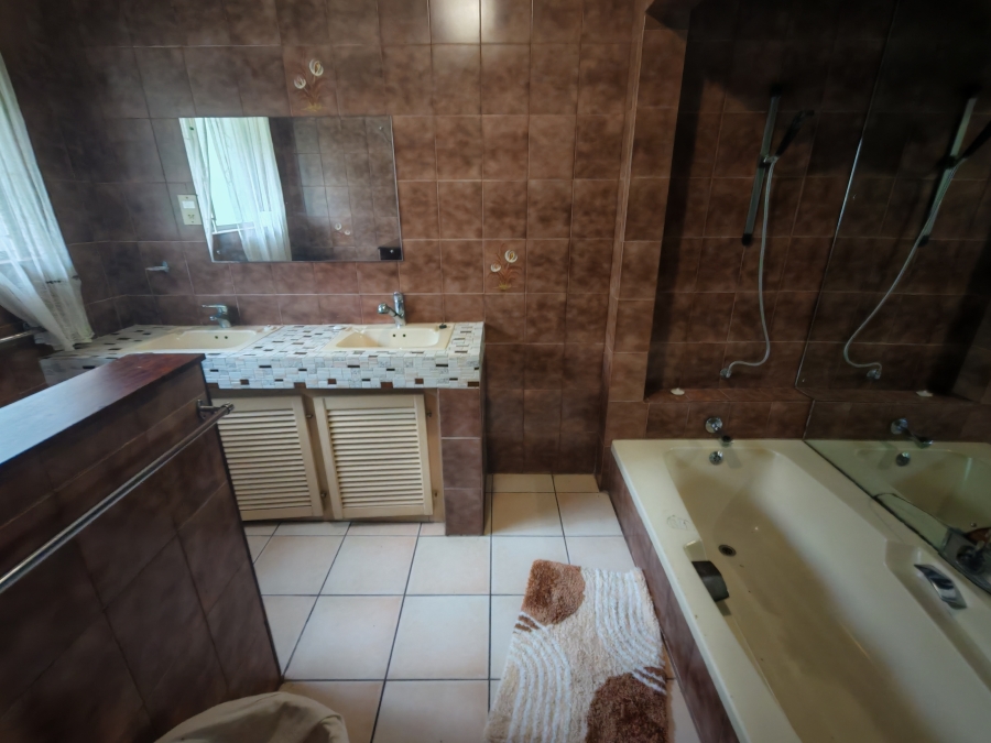 4 Bedroom Property for Sale in Cowies Hill KwaZulu-Natal