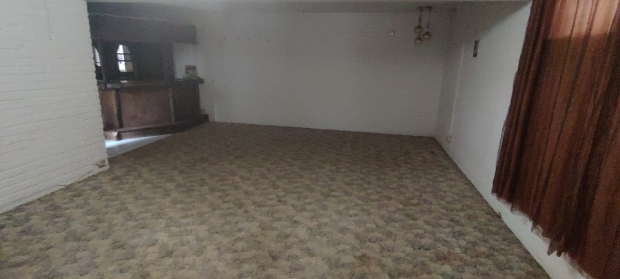 5 Bedroom Property for Sale in Uvongo KwaZulu-Natal