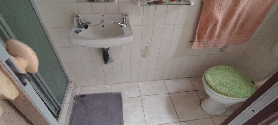 5 Bedroom Property for Sale in Uvongo KwaZulu-Natal