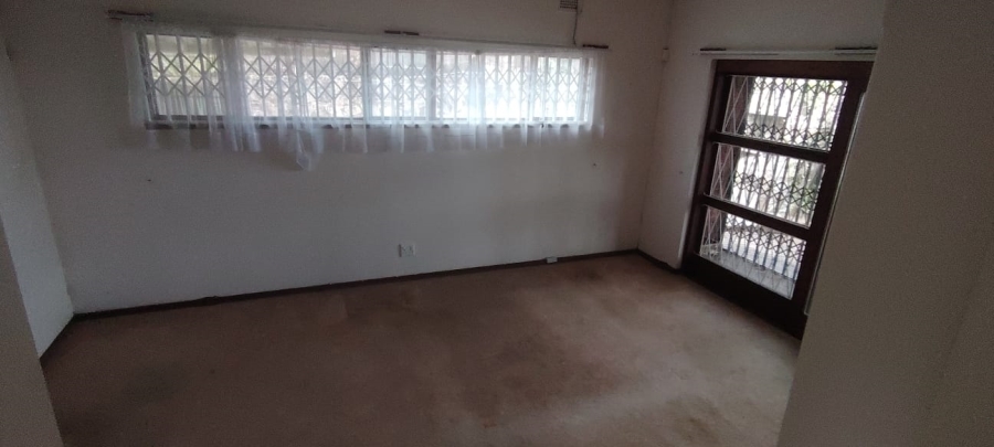 5 Bedroom Property for Sale in Uvongo KwaZulu-Natal