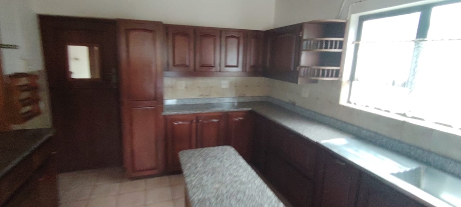 5 Bedroom Property for Sale in Uvongo KwaZulu-Natal