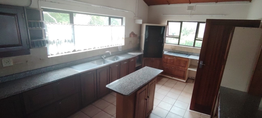 5 Bedroom Property for Sale in Uvongo KwaZulu-Natal