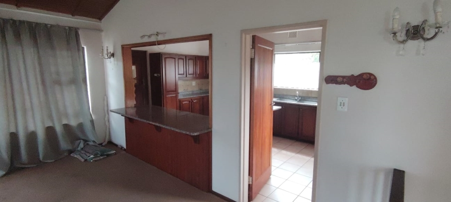 5 Bedroom Property for Sale in Uvongo KwaZulu-Natal