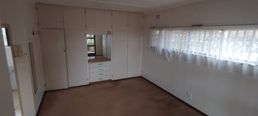 5 Bedroom Property for Sale in Uvongo KwaZulu-Natal