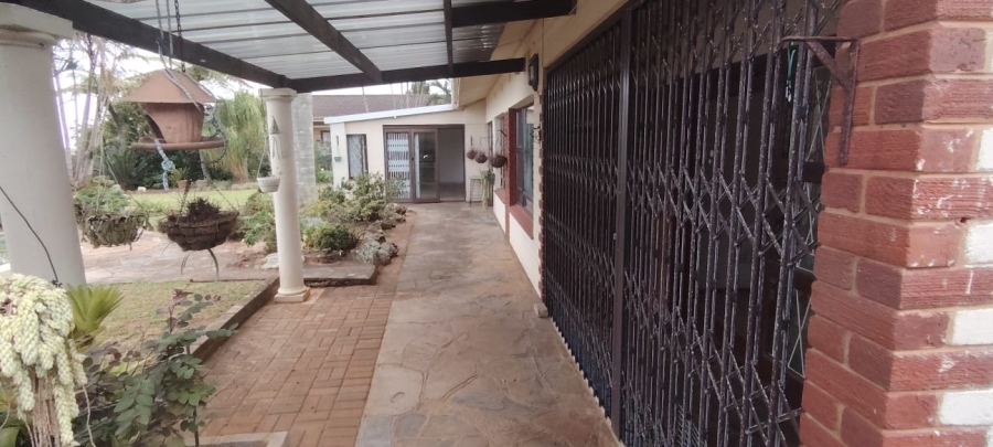5 Bedroom Property for Sale in Uvongo KwaZulu-Natal
