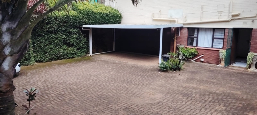 5 Bedroom Property for Sale in Uvongo KwaZulu-Natal