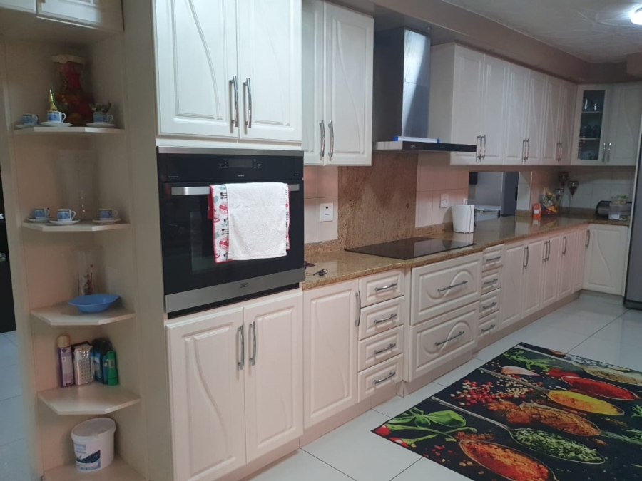 4 Bedroom Property for Sale in Amanzimtoti KwaZulu-Natal