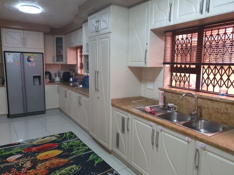 4 Bedroom Property for Sale in Amanzimtoti KwaZulu-Natal
