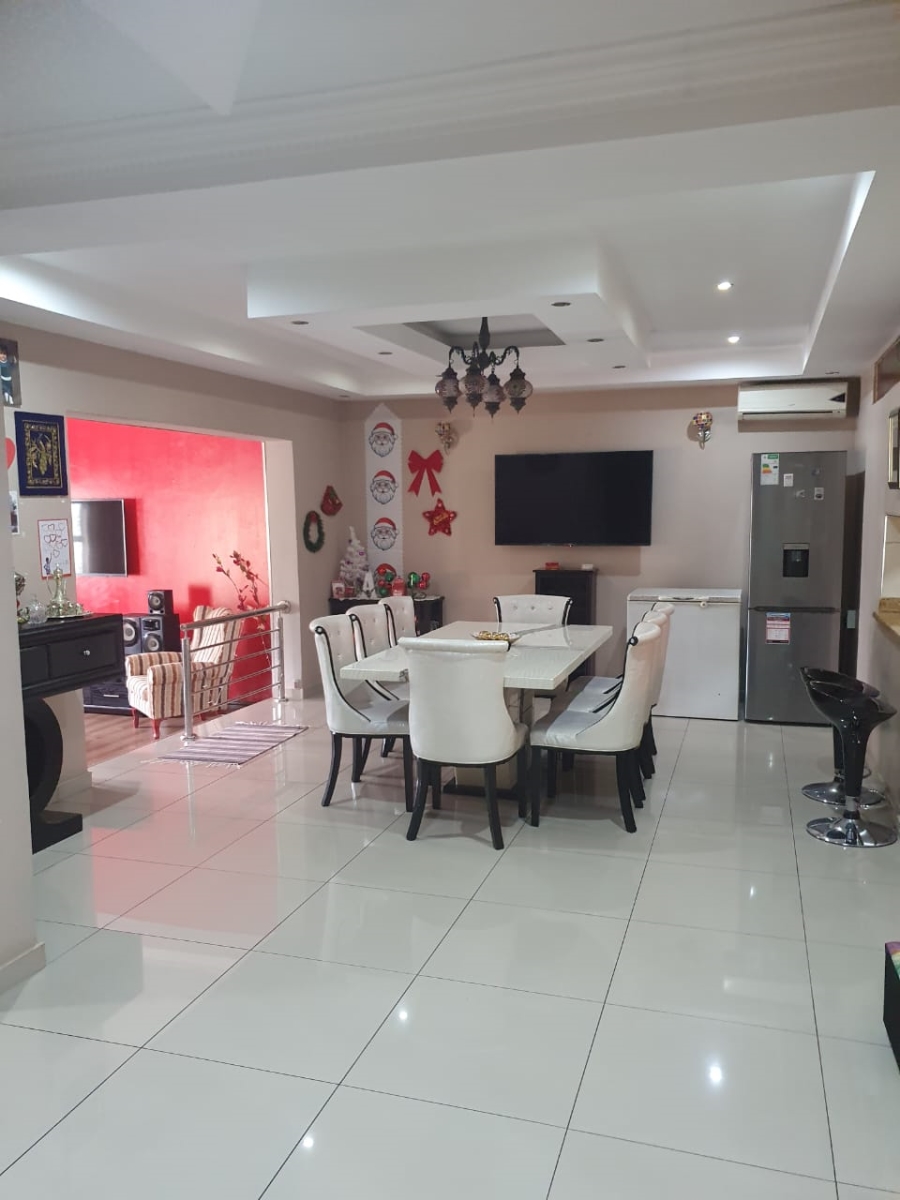 4 Bedroom Property for Sale in Amanzimtoti KwaZulu-Natal