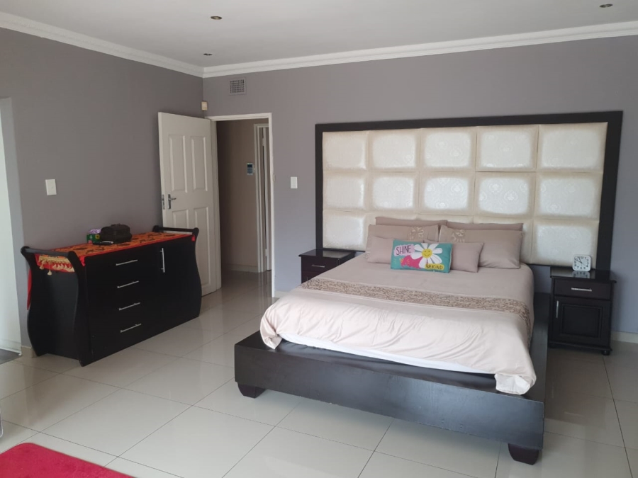 4 Bedroom Property for Sale in Amanzimtoti KwaZulu-Natal