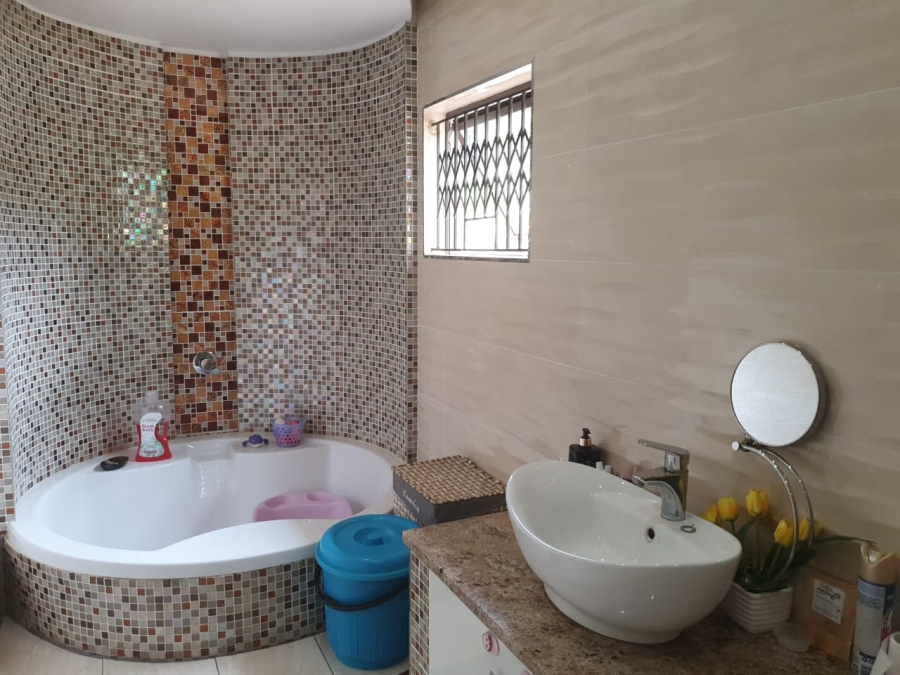 4 Bedroom Property for Sale in Amanzimtoti KwaZulu-Natal