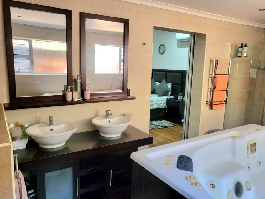 To Let 5 Bedroom Property for Rent in Fynnland KwaZulu-Natal