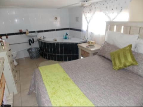 To Let 1 Bedroom Property for Rent in Ocean View KwaZulu-Natal
