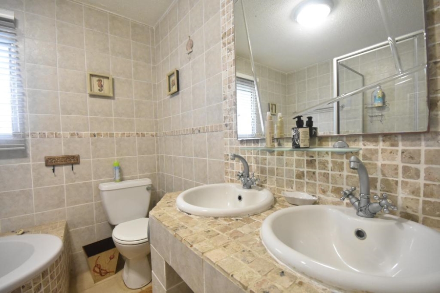 To Let 3 Bedroom Property for Rent in Salt Rock KwaZulu-Natal