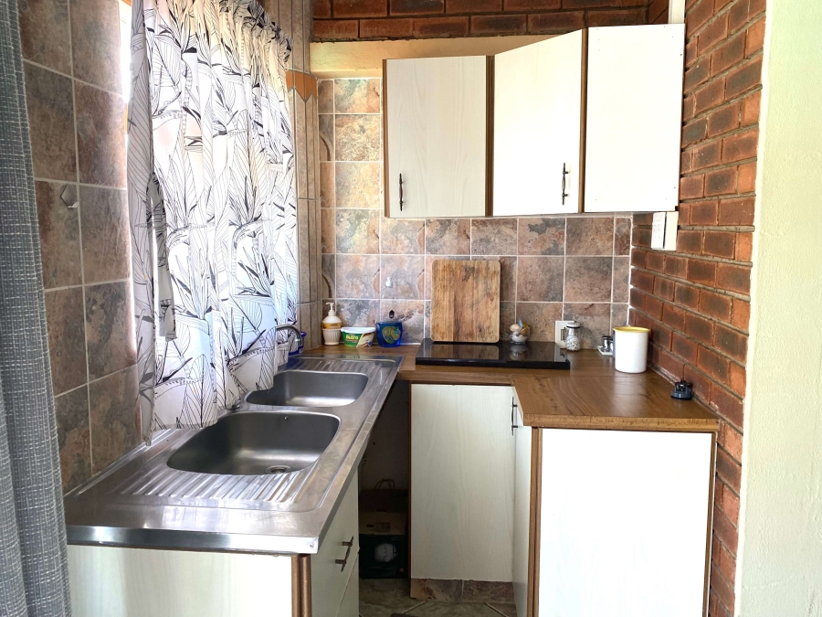 To Let 1 Bedroom Property for Rent in Hayfields KwaZulu-Natal