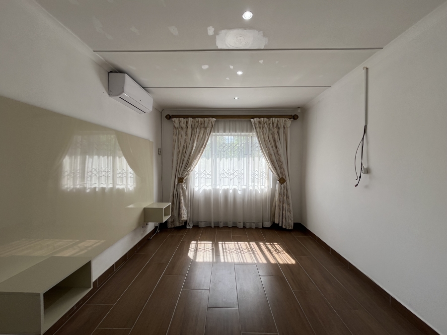 3 Bedroom Property for Sale in Parkgate KwaZulu-Natal