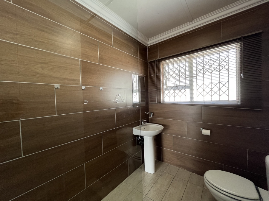 3 Bedroom Property for Sale in Parkgate KwaZulu-Natal