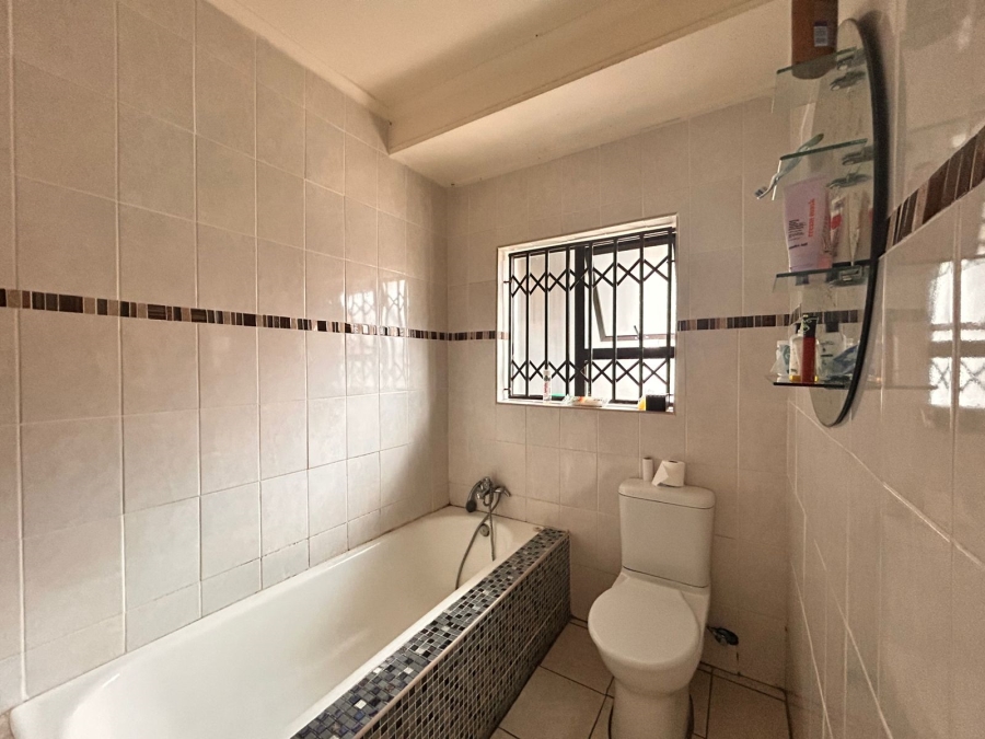 4 Bedroom Property for Sale in Veld En Vlei KwaZulu-Natal