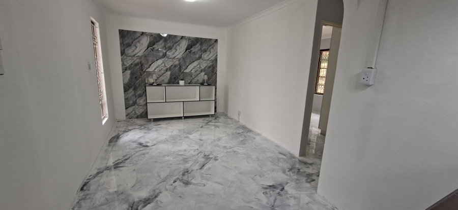 2 Bedroom Property for Sale in Kloof KwaZulu-Natal