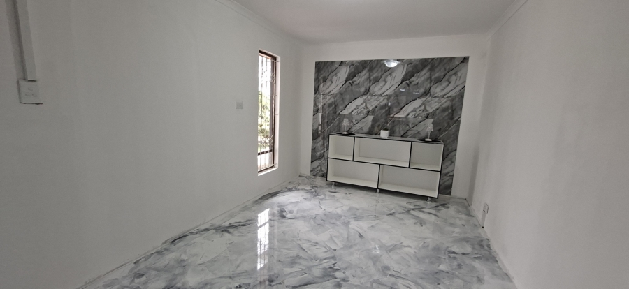 2 Bedroom Property for Sale in Kloof KwaZulu-Natal