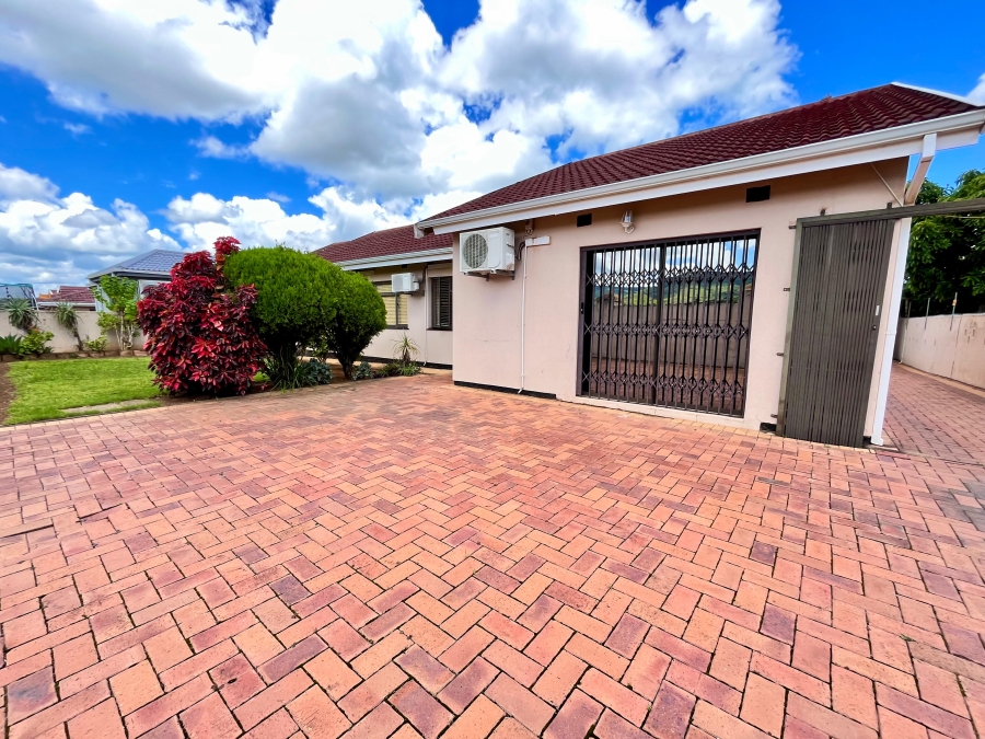 4 Bedroom Property for Sale in Ulundi KwaZulu-Natal