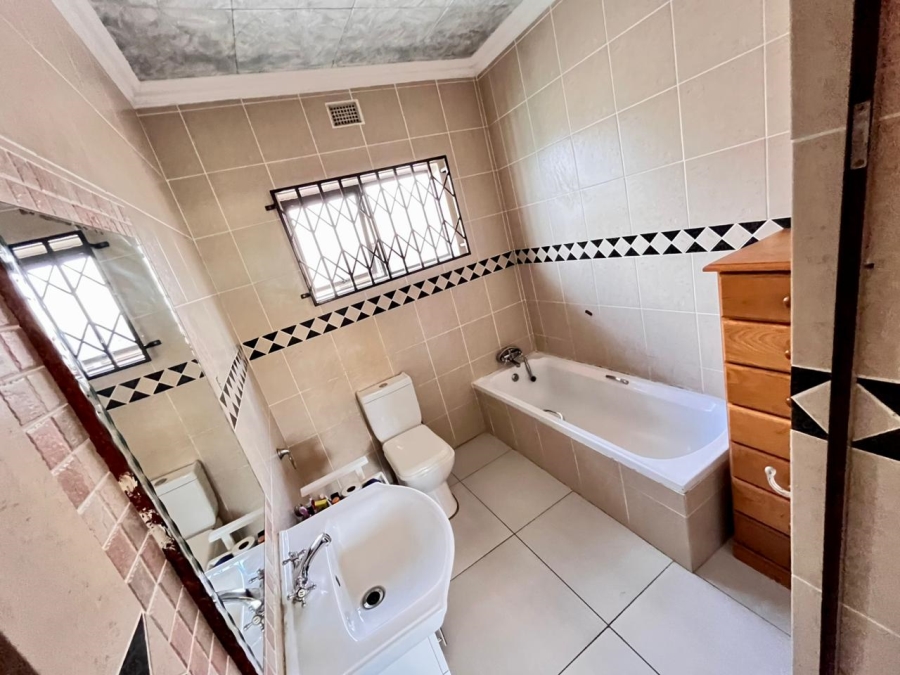 4 Bedroom Property for Sale in Ulundi KwaZulu-Natal