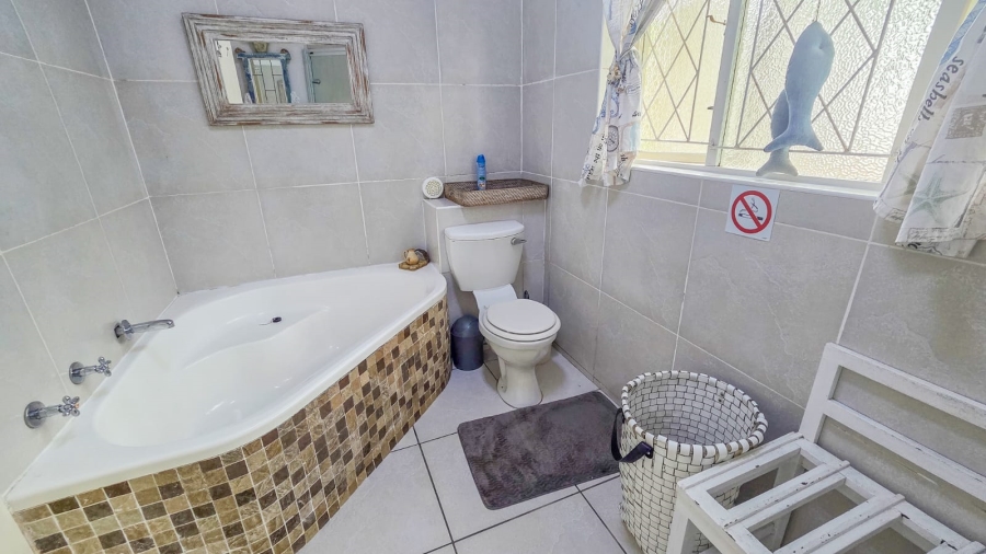 5 Bedroom Property for Sale in Southport KwaZulu-Natal
