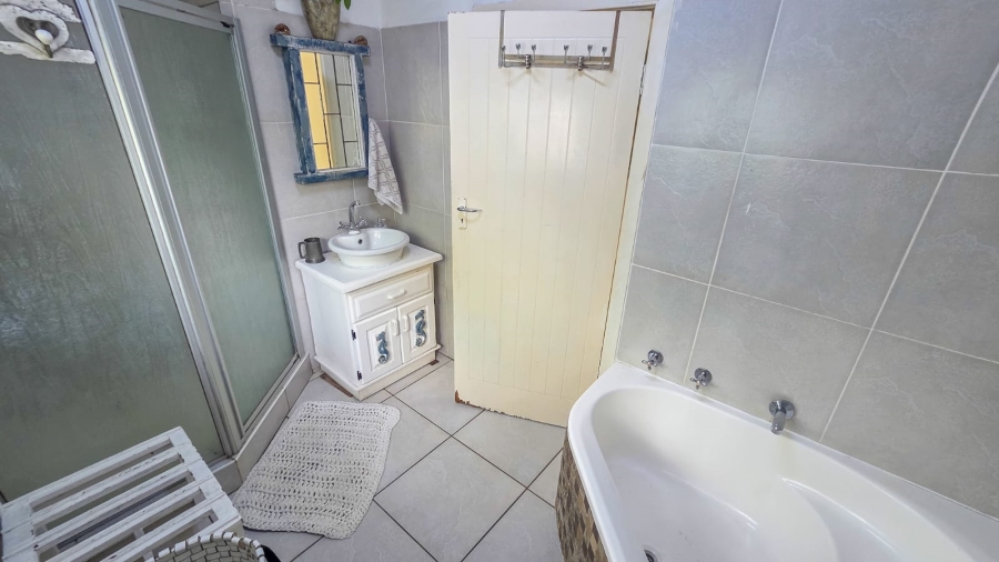 5 Bedroom Property for Sale in Southport KwaZulu-Natal