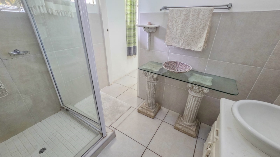 5 Bedroom Property for Sale in Southport KwaZulu-Natal