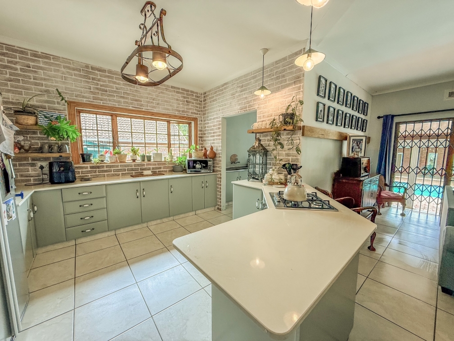 5 Bedroom Property for Sale in Panorama KwaZulu-Natal