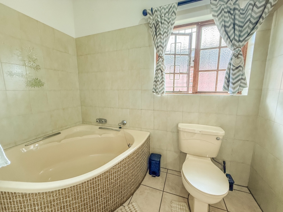 5 Bedroom Property for Sale in Panorama KwaZulu-Natal