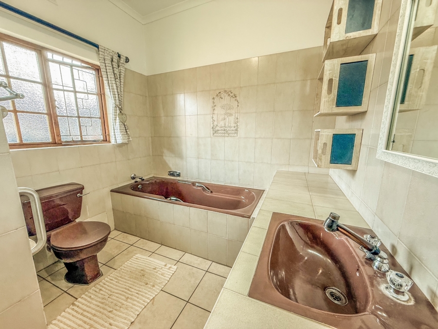 5 Bedroom Property for Sale in Panorama KwaZulu-Natal