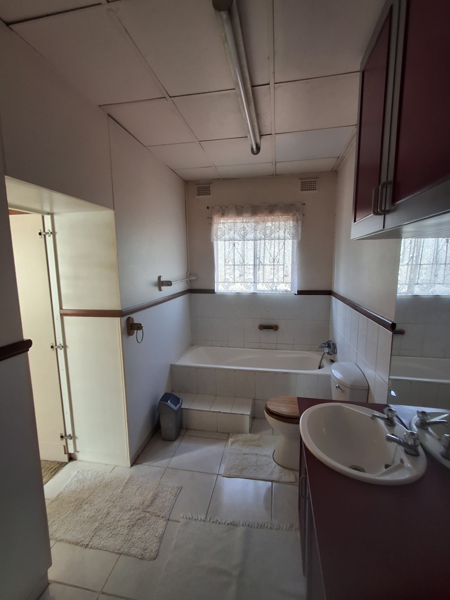 5 Bedroom Property for Sale in Eastwood KwaZulu-Natal