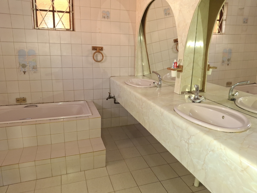 5 Bedroom Property for Sale in Eastwood KwaZulu-Natal