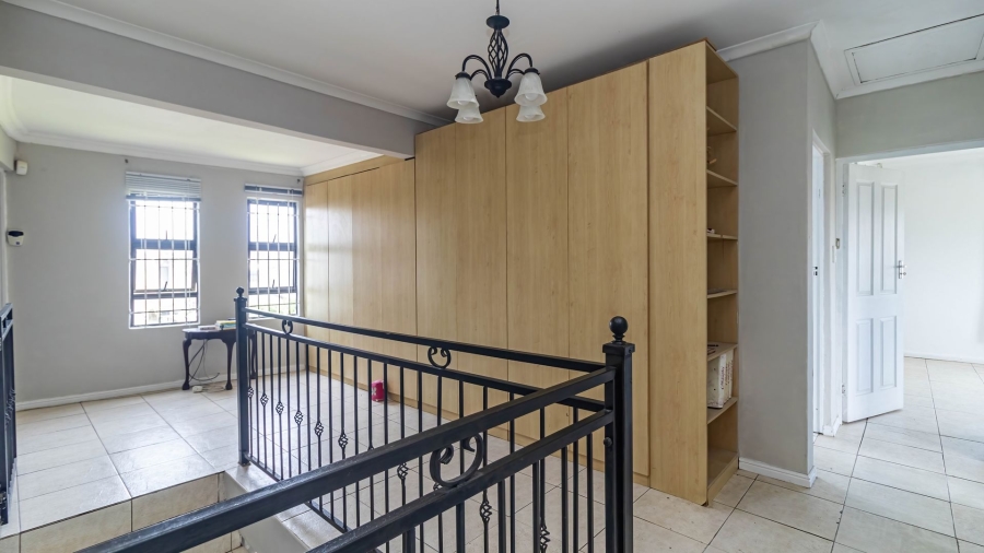 6 Bedroom Property for Sale in Ocean View KwaZulu-Natal