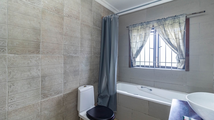 6 Bedroom Property for Sale in Ocean View KwaZulu-Natal