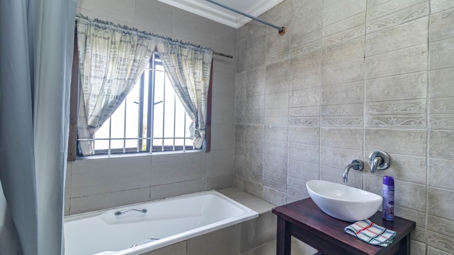 6 Bedroom Property for Sale in Ocean View KwaZulu-Natal