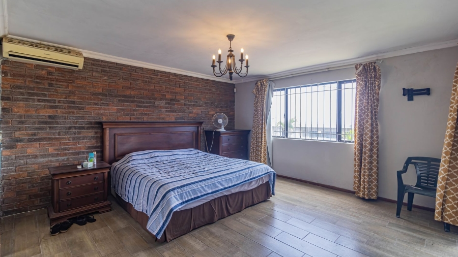 6 Bedroom Property for Sale in Ocean View KwaZulu-Natal