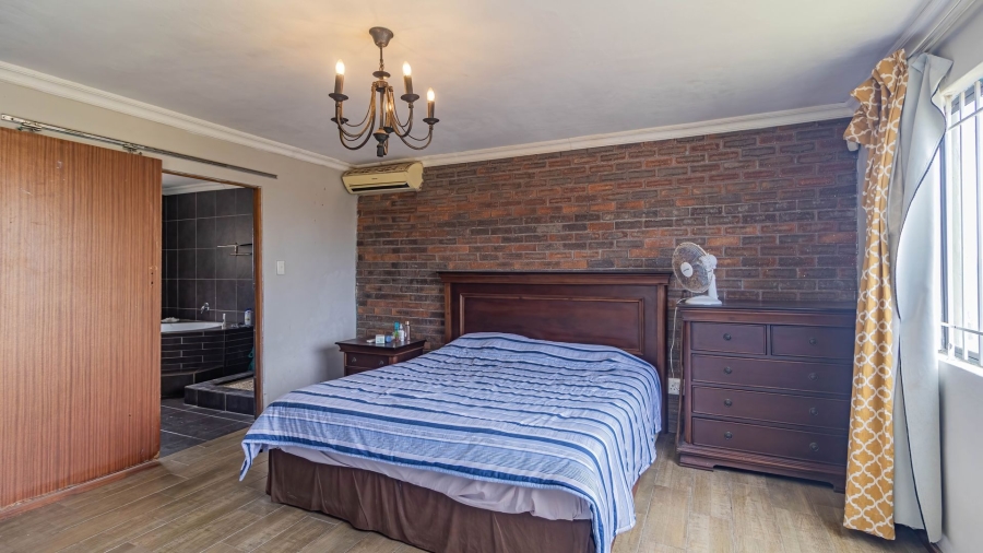 6 Bedroom Property for Sale in Ocean View KwaZulu-Natal