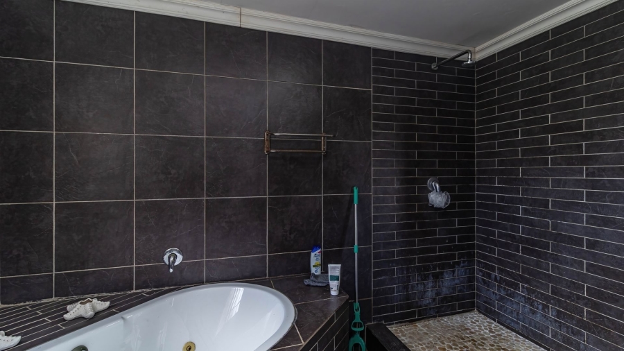 6 Bedroom Property for Sale in Ocean View KwaZulu-Natal