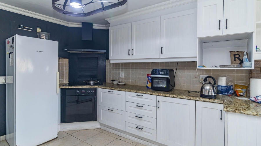 6 Bedroom Property for Sale in Ocean View KwaZulu-Natal