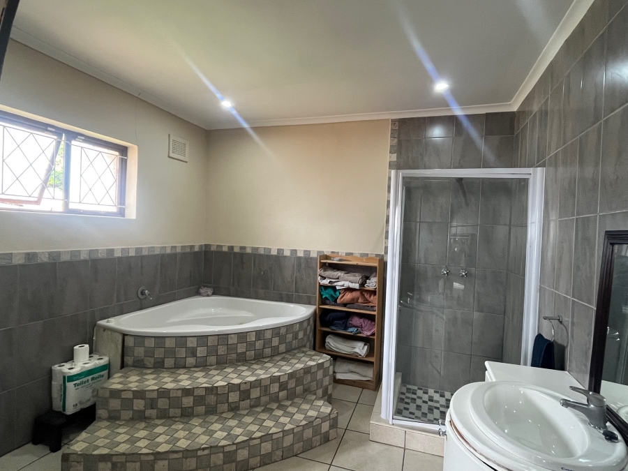 To Let 3 Bedroom Property for Rent in Ocean View KwaZulu-Natal