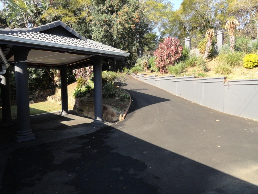 To Let 5 Bedroom Property for Rent in Kloof KwaZulu-Natal