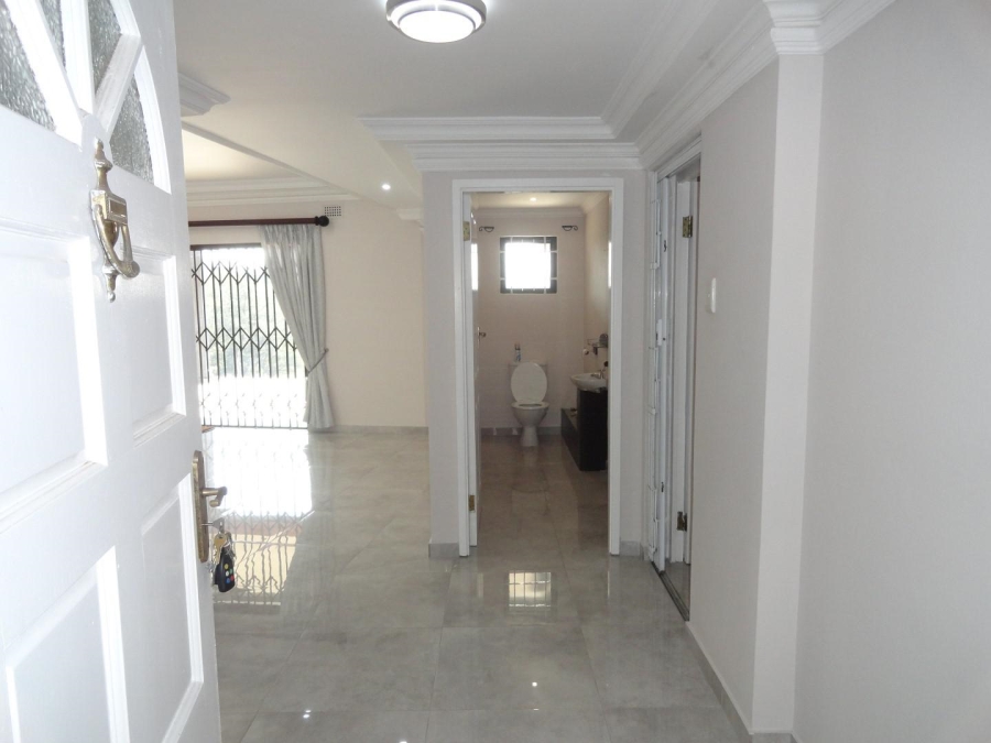 To Let 5 Bedroom Property for Rent in Kloof KwaZulu-Natal