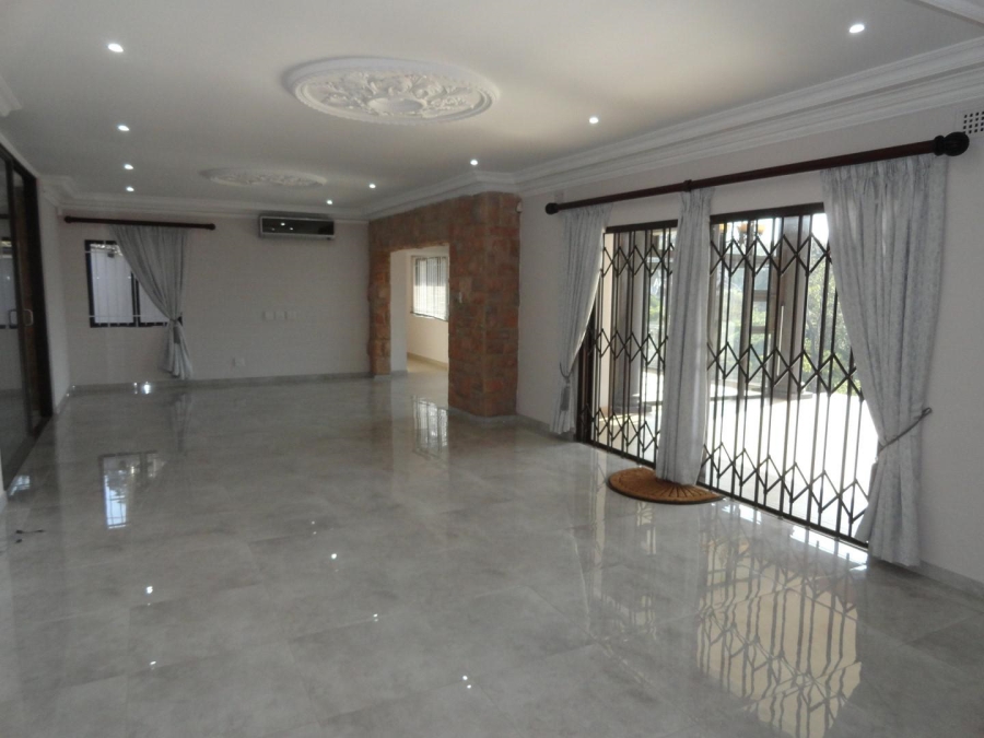 To Let 5 Bedroom Property for Rent in Kloof KwaZulu-Natal