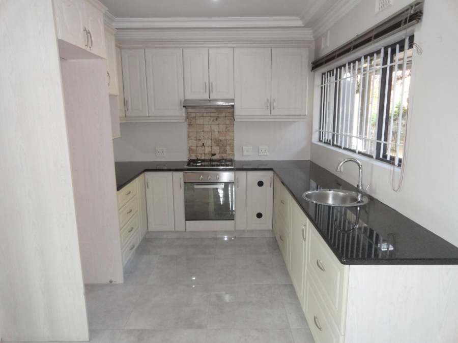 To Let 5 Bedroom Property for Rent in Kloof KwaZulu-Natal